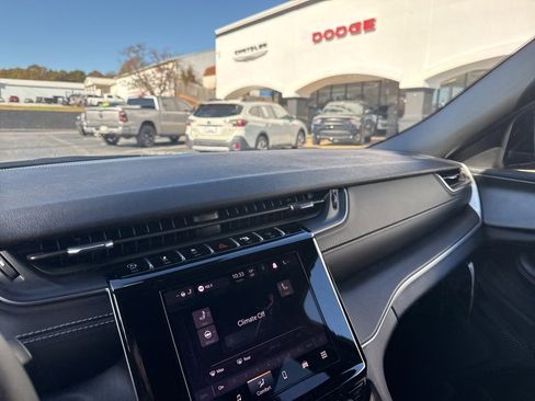 New 2025 Jeep Grand Cherokee Altitude image 30