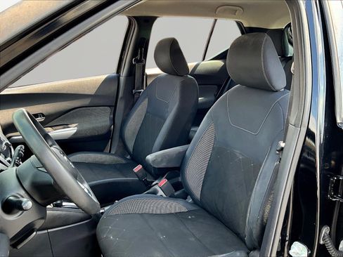 Used 2018 Nissan Kicks SV FWD image 20