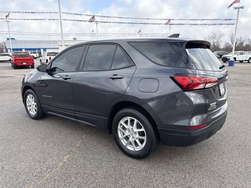 Used 2022 Chevrolet Equinox LS image 3