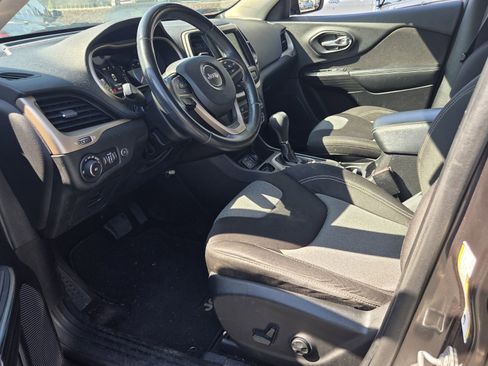 Used 2014 Jeep Cherokee Latitude w/ Comfort/Convenience Group image 14