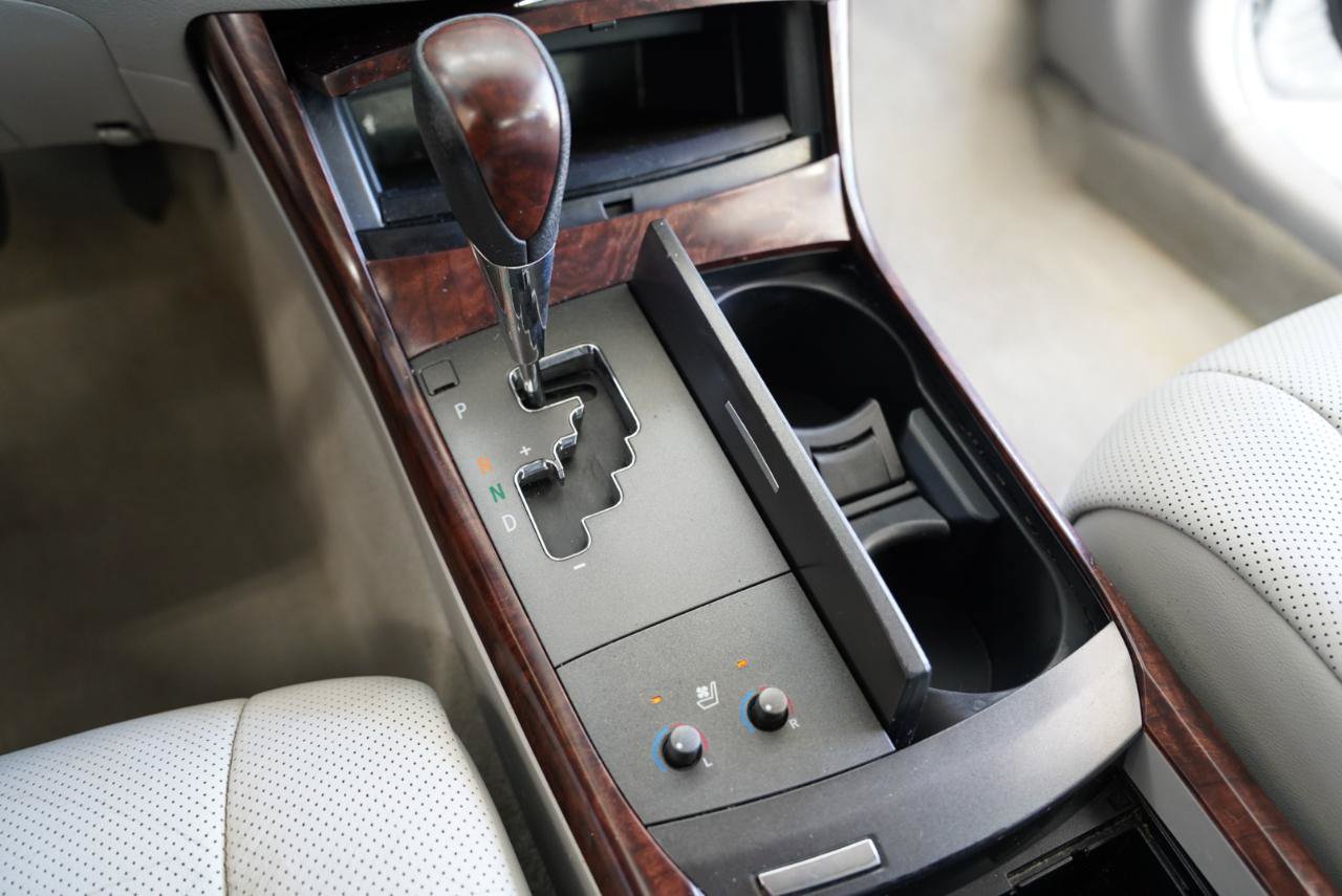 Used 2012 Toyota Avalon Limited FWD image 21