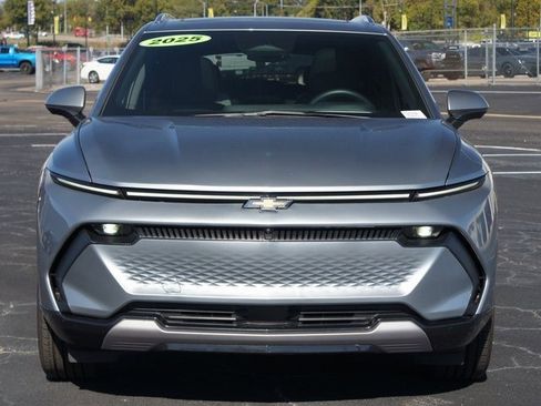 Used 2025 Chevrolet Equinox EV LT w/ Convenience Package image 22