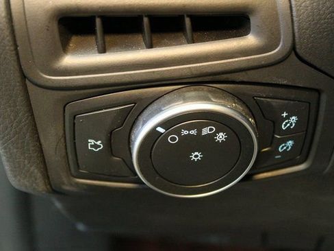 Used 2018 Ford Focus SE image 17