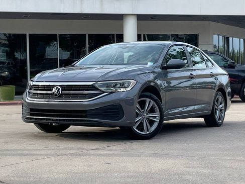 Used 2024 Volkswagen Jetta SE FWD image 2