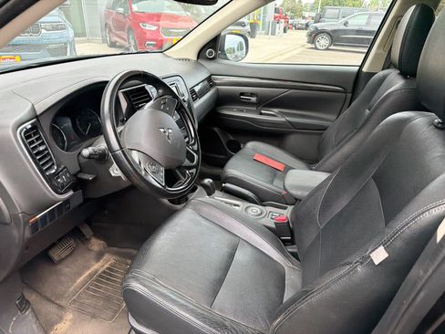 Used 2016 Mitsubishi Outlander GT AWD/4WD image 10