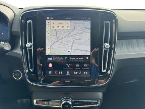 New 2026 Volvo XC40 B5 Core w/ Climate Package image 18