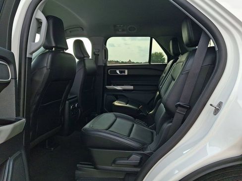 Certified 2023 Ford Explorer XLT w/ Equipment Group 202A AWD/4WD image 10