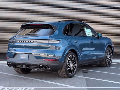 Certified 2026 Porsche Cayenne AWD/4WD image 7