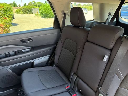 Used 2025 Nissan Pathfinder SV FWD image 37