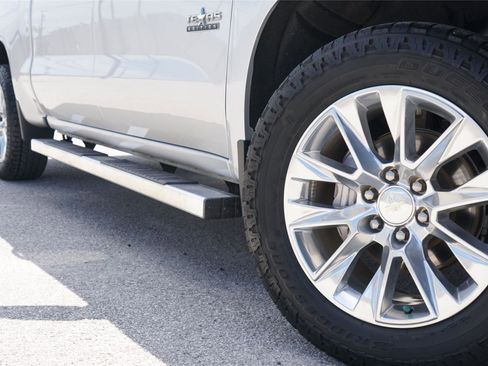 Used 2021 Chevrolet Silverado 1500 LTZ RWD image 2