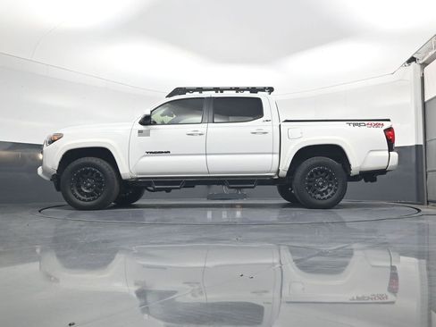 Used 2018 Toyota Tacoma TRD Sport image 24