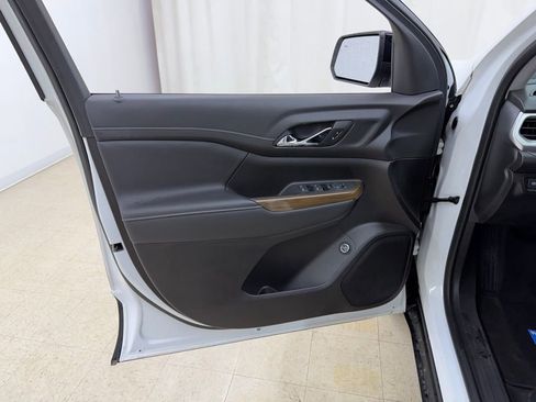 Used 2023 GMC Acadia SLE w/ Driver Convenience Package image 21