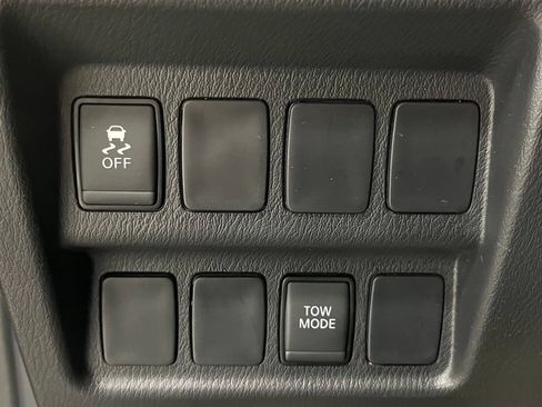 Used 2018 Nissan Pathfinder SV FWD image 33