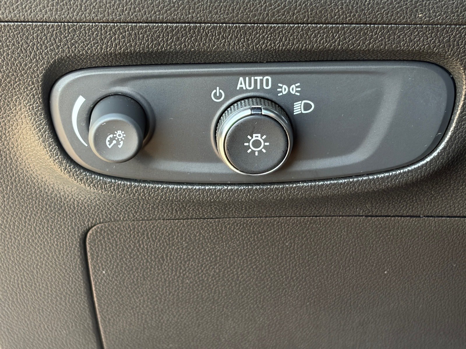 Used 2024 Buick Encore GX Avenir w/ Avenir Technology Package FWD image 20