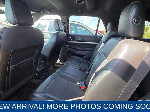 Used 2018 Ford Explorer XLT w/ Equipment Group 202A image 9