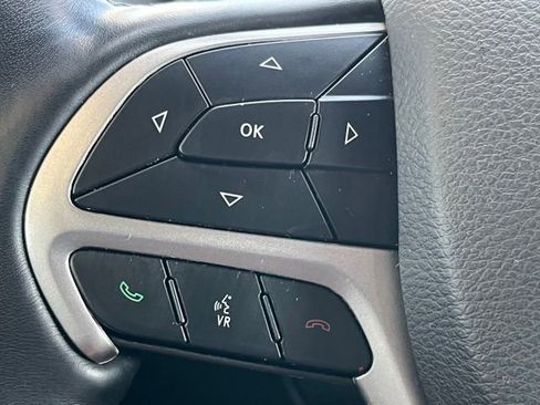 Used 2022 Jeep Grand Cherokee Limited image 39