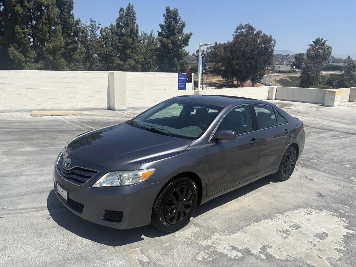 Used 2011 Toyota Camry LE FWD image 5