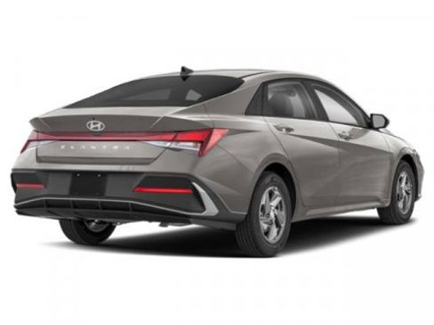 New 2025 Hyundai Elantra SE image 2