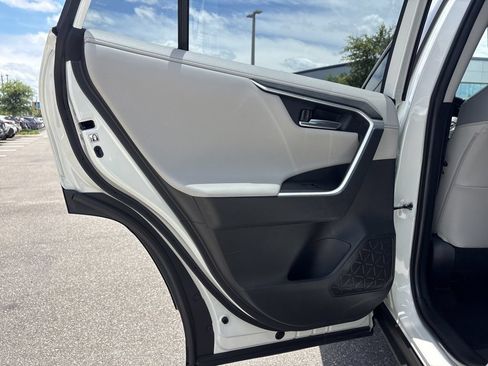 Used 2020 Toyota RAV4 Limited FWD image 14