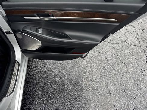 Used 2019 Genesis G90 3.3T Premium image 16