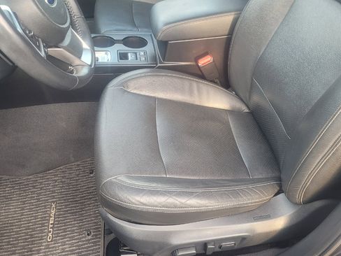 Used 2018 Subaru Outback 2.5i Premium image 11