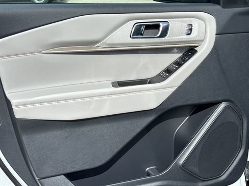 New 2026 Ford Explorer Active w/ Active Comfort Package RWD image 18