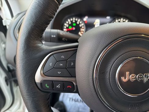 Certified 2022 Jeep Renegade Latitude w/ Convenience Group image 24