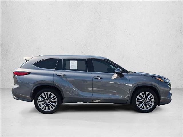 Used 2021 Toyota Highlander Platinum FWD image 5