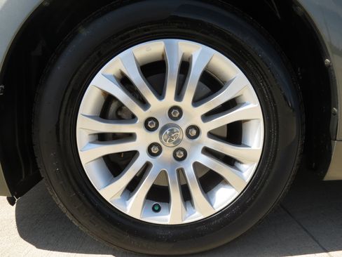 Used 2011 Toyota Sienna XLE w/ XLE Navigation Pkg FWD image 9