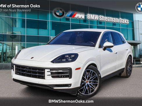 Used 2025 Porsche Cayenne image 1