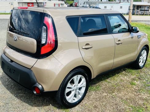 Used 2014 Kia Soul + FWD image 7