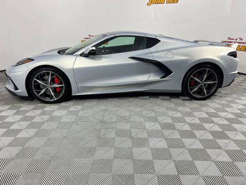 Used 2021 Chevrolet Corvette Stingray Preferred Cpe w/ Z51 Performance Package RWD image 2