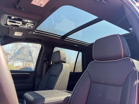 New 2026 Chevrolet Tahoe Premier w/ Sun And Tow Package AWD/4WD image 15