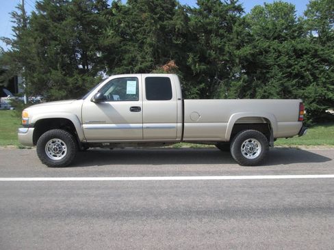 Used 2004 GMC Sierra 2500 SLT w/ Snow Plow Prep Package AWD/4WD image 3