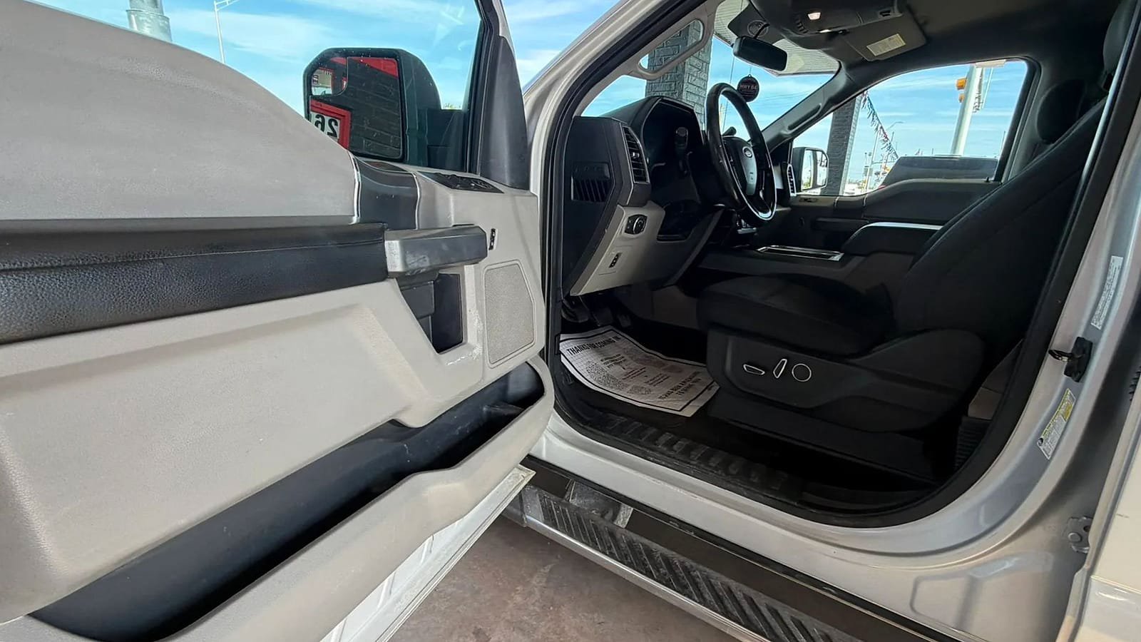 Used 2017 Ford F150 XLT w/ Equipment Group 302A Luxury RWD image 11