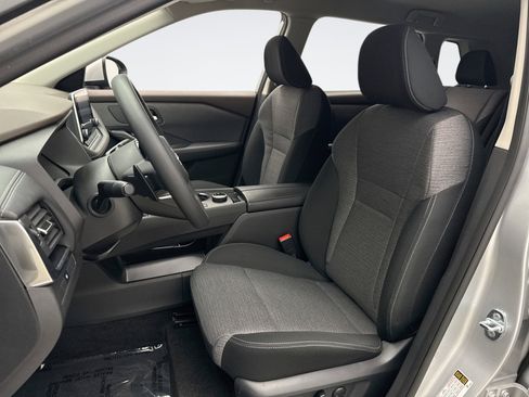 Used 2023 Nissan Rogue SV image 11