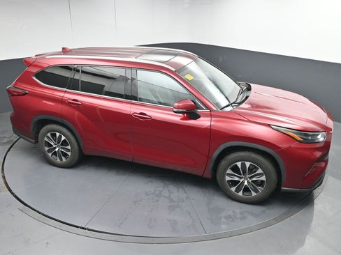 Certified 2022 Toyota Highlander XLE image 34