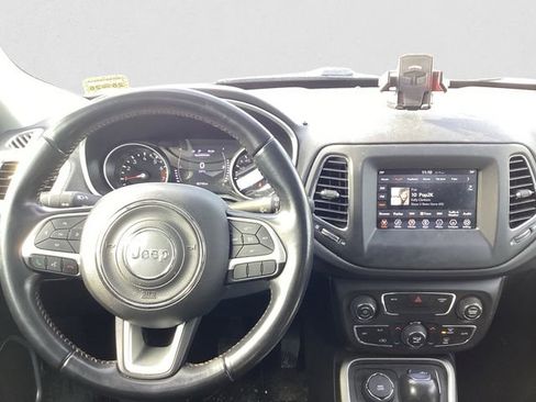 Used 2021 Jeep Compass Latitude image 9