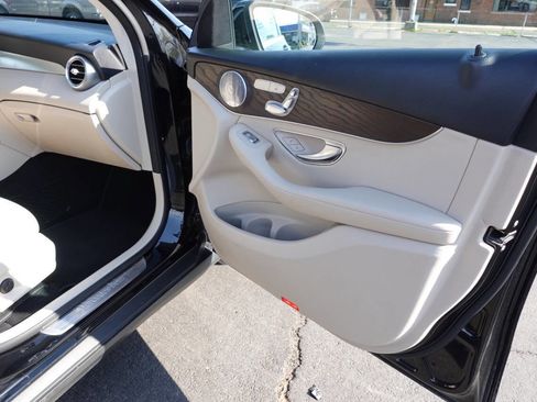 Used 2019 Mercedes-Benz GLC 300 4MATIC image 30