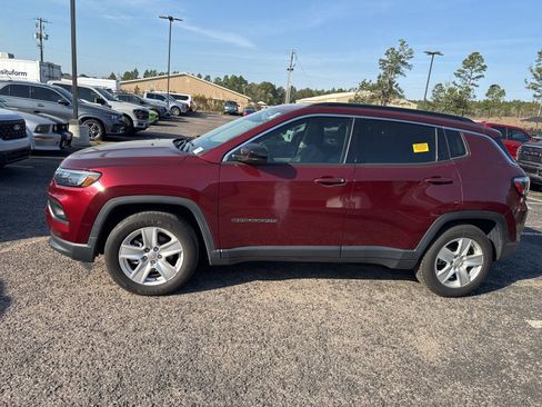Used 2022 Jeep Compass Latitude image 4