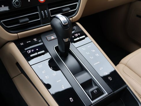 Certified 2023 Porsche Macan S image 21