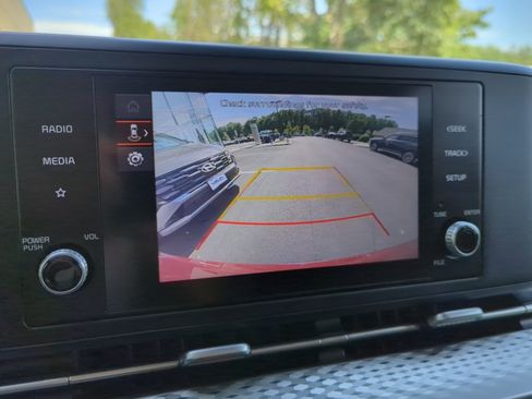 Used 2023 Kia Carnival LX FWD image 28