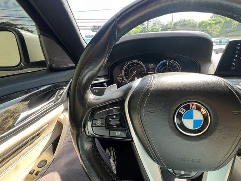 Used 2018 BMW 530e xDrive w/ Premium Package 2 AWD/4WD image 19