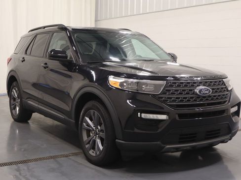 Used 2023 Ford Explorer XLT w/ Equipment Group 202A AWD/4WD image 2