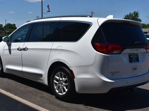 Used 2020 Chrysler Pacifica Touring-L FWD image 15