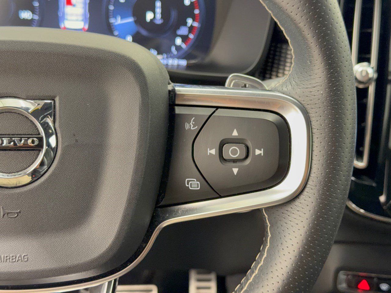 Used 2020 Volvo XC40 T5 R-Design w/ Protection Package Premier AWD/4WD image 19