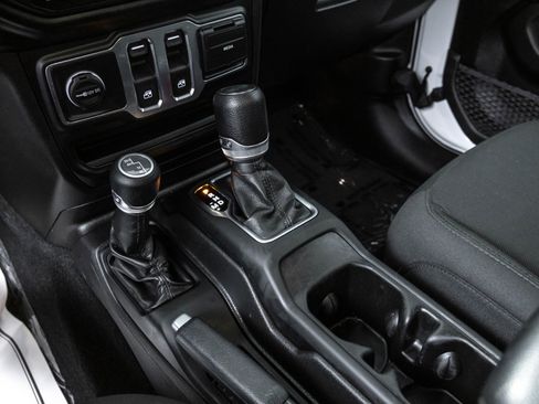 Used 2022 Jeep Wrangler Sport AWD/4WD image 30