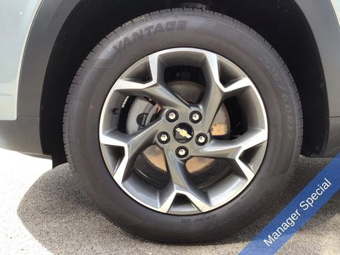 Used 2025 Chevrolet Trax LT FWD image 19