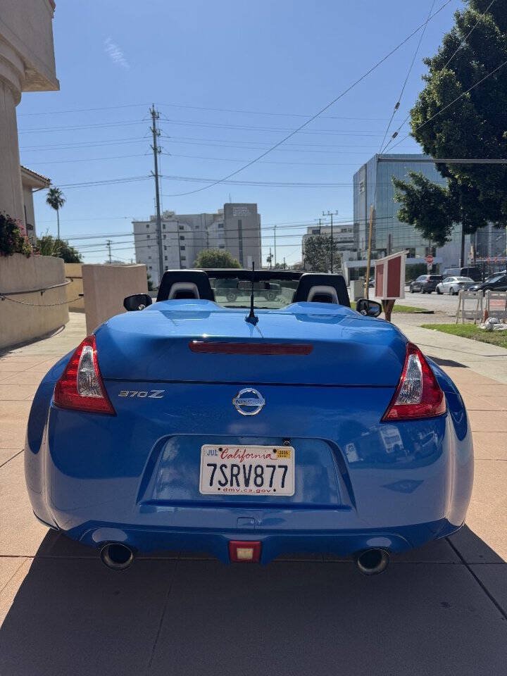 Used 2010 Nissan 370Z Touring RWD image 6