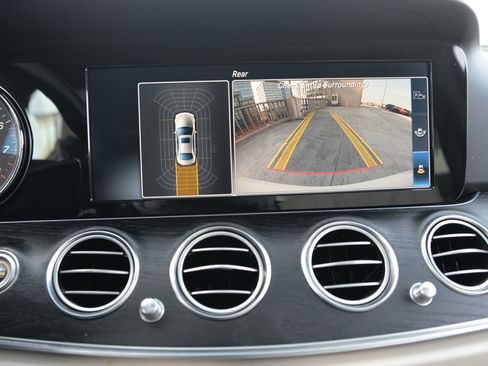 Used 2017 Mercedes-Benz E 300 4MATIC image 30